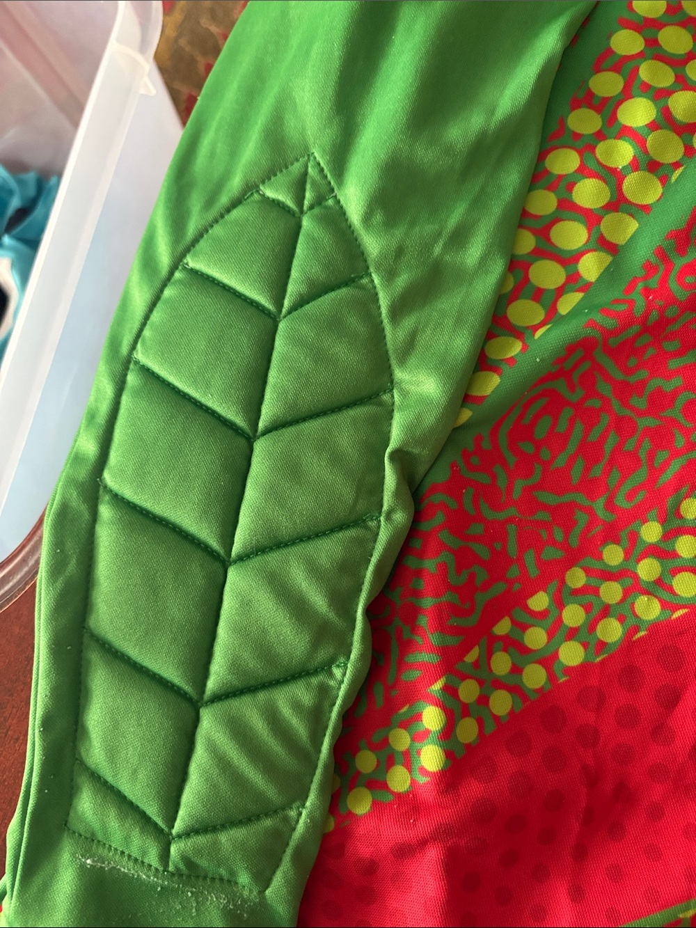 Reusch Men's Long-Sleeve Goalkeeper Jersey in Red and Green - Picture 4 of 5